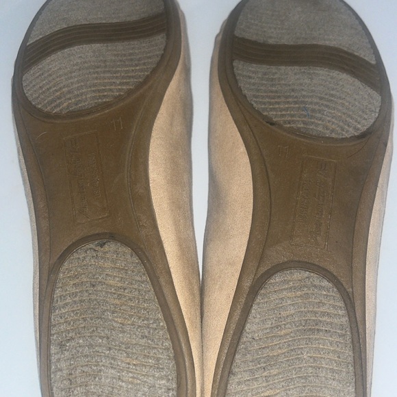 3/$15. Ladies Flats 11 - Picture 6 of 7